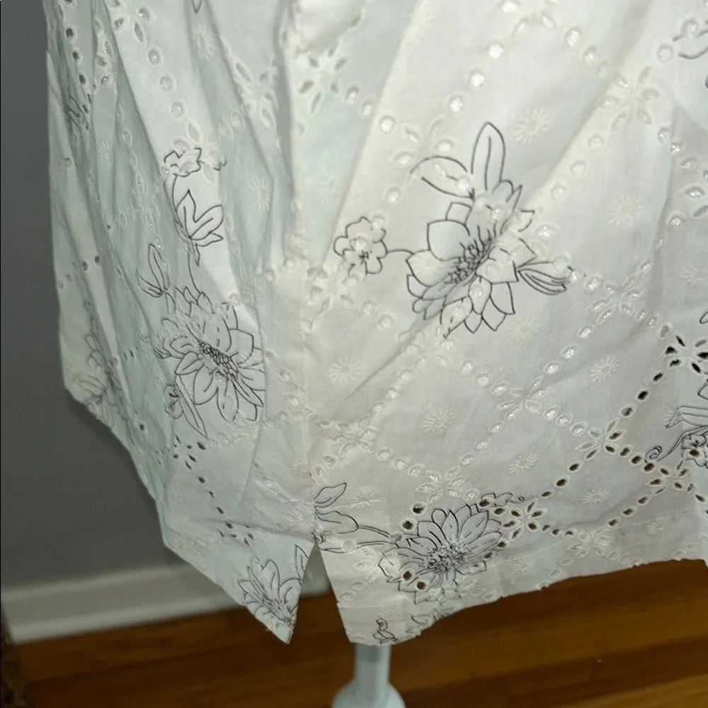 Sag harbor Floral Embroidered Cream Women's Top